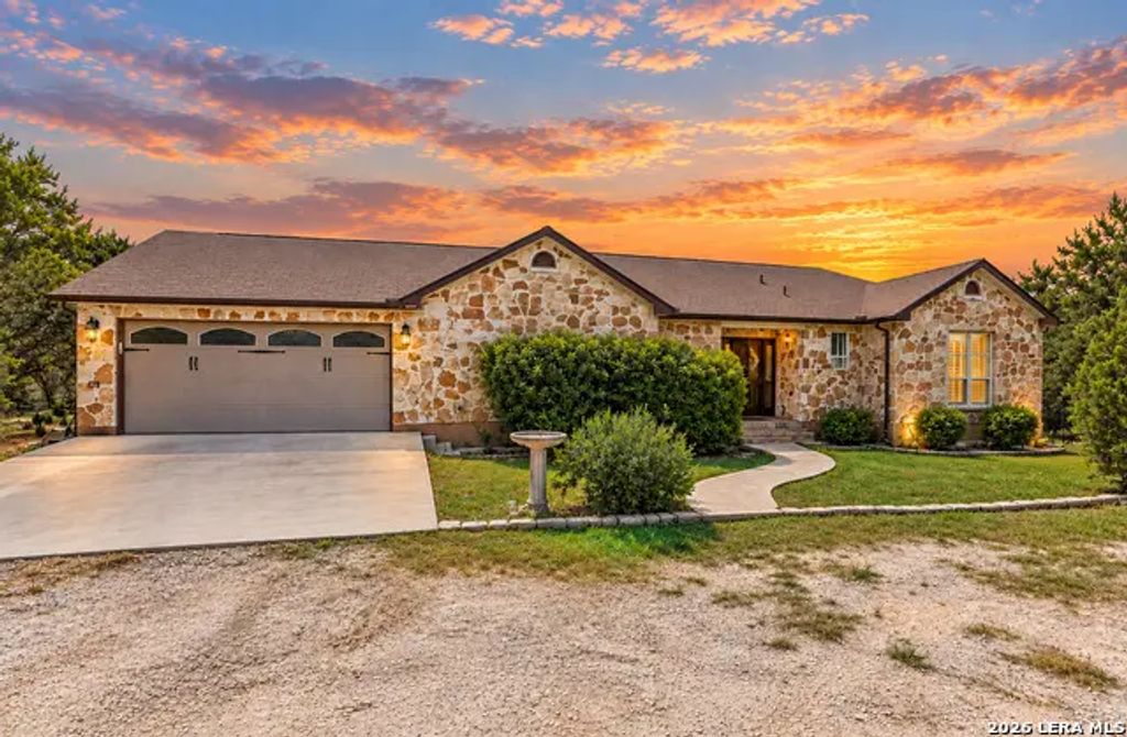 1157 Lasso Loop, Canyon Lake