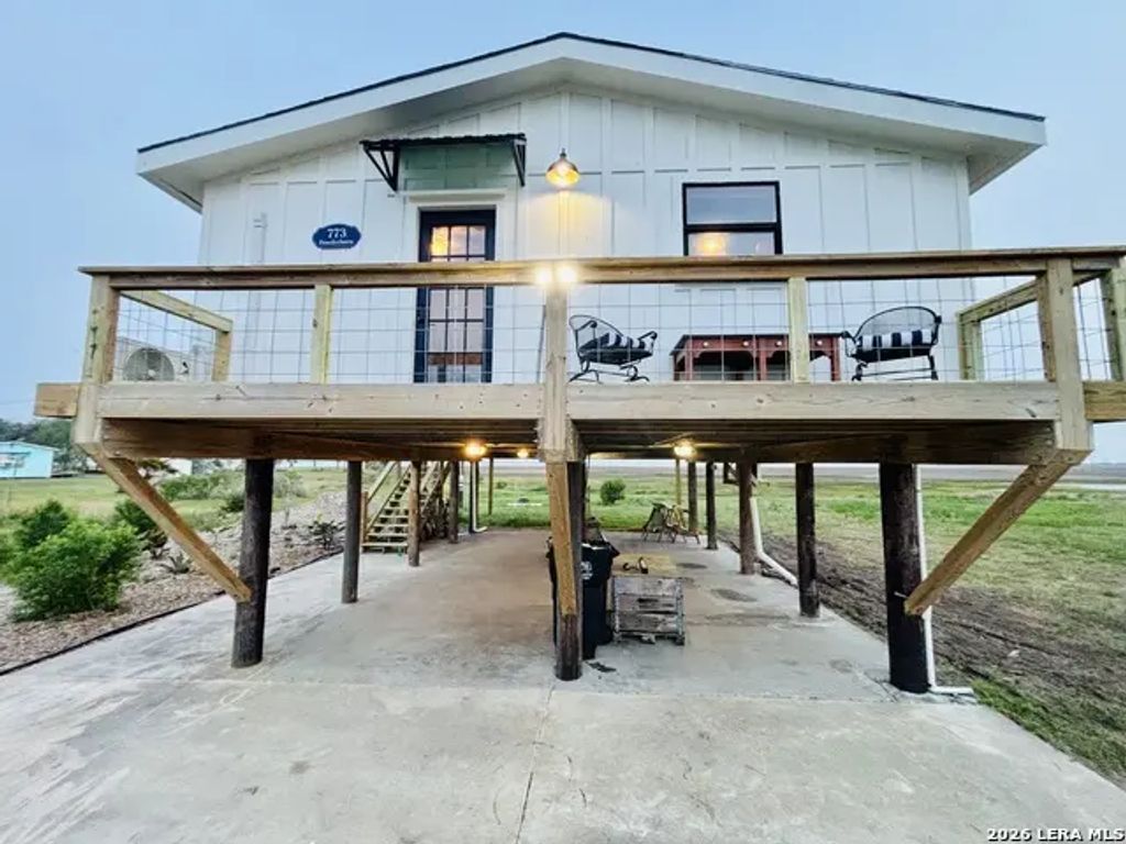 773 Powderhorn Ln, Port LaVaca