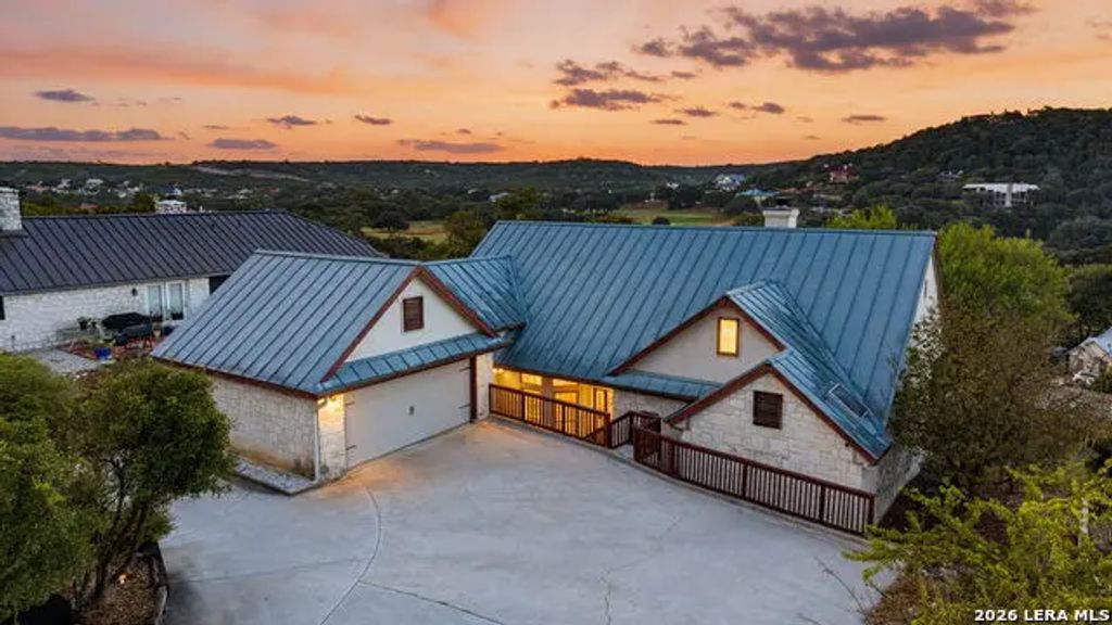 204 Tapatio Dr W, Boerne