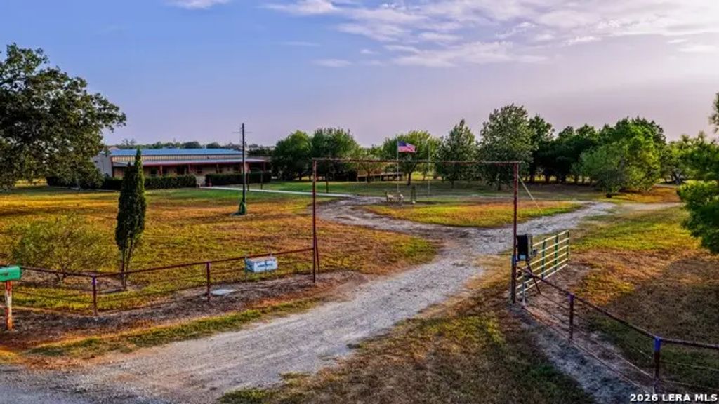 331 County Road 423, Stockdale