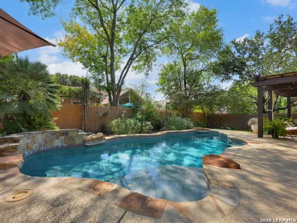 18039 Summer Knoll Dr, San Antonio
