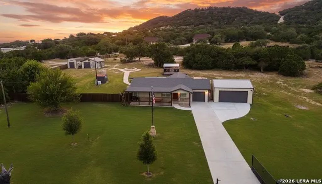 526 Cheyenne Trl, Pipe Creek
