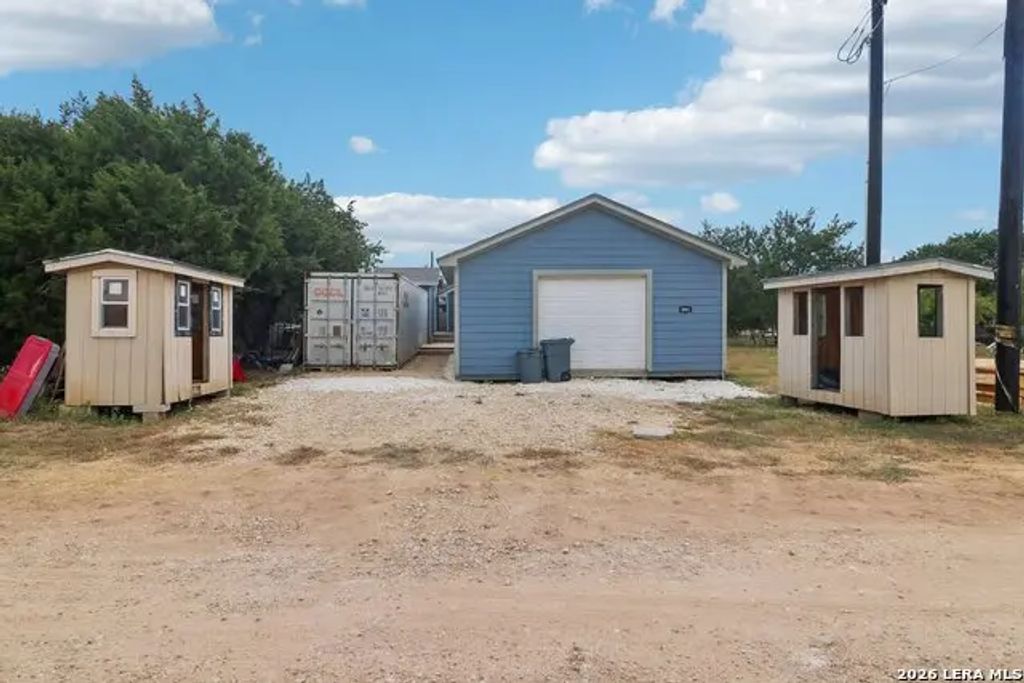 291 Nacona Dr, Bandera