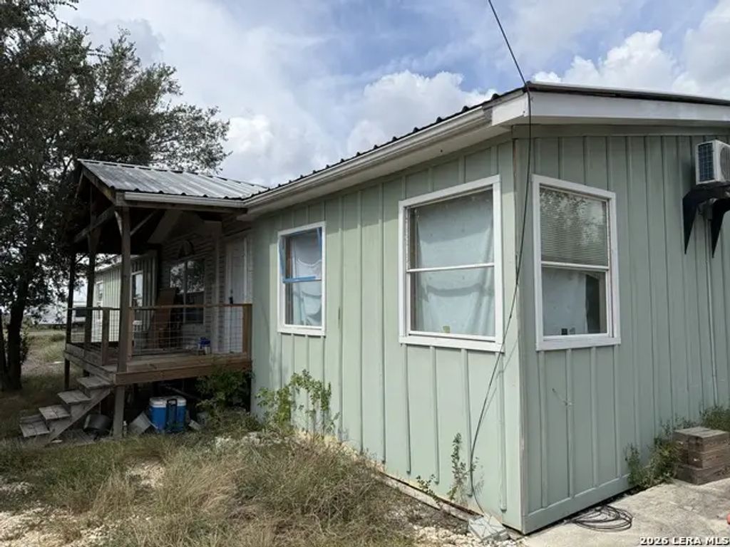 102 Dewey Ln, Seguin