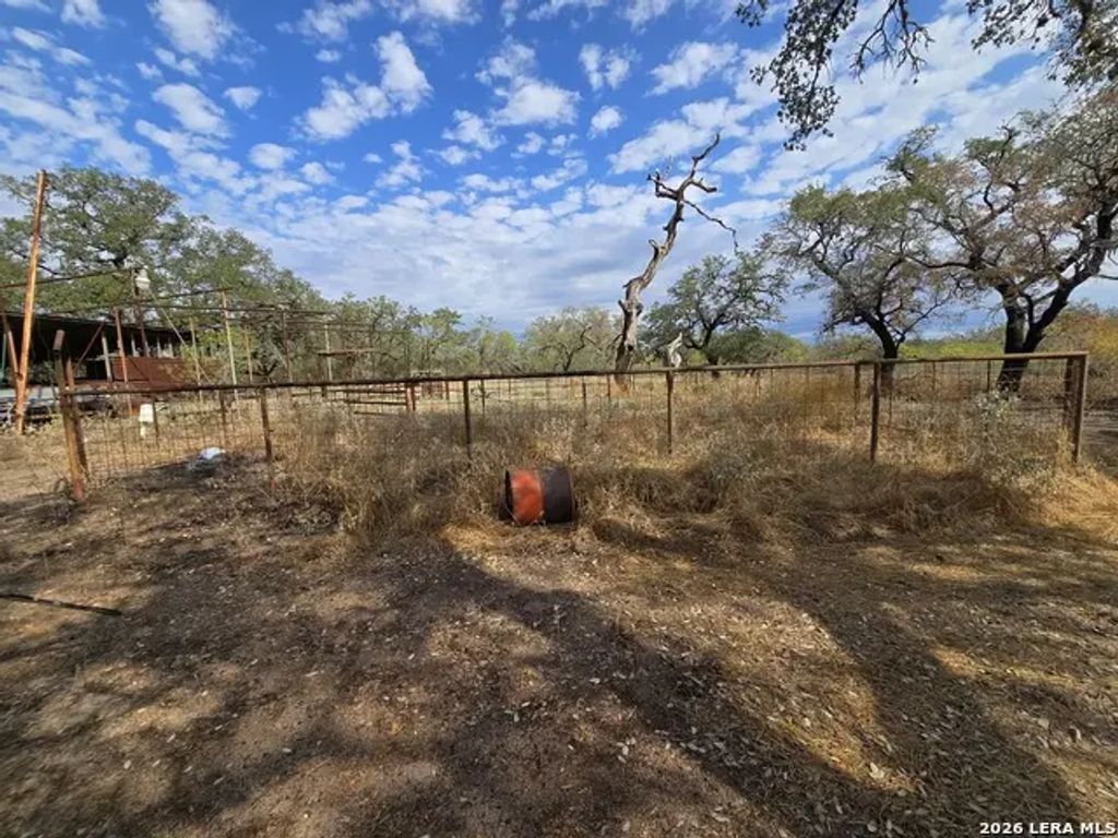 9285 Fm 476, Poteet