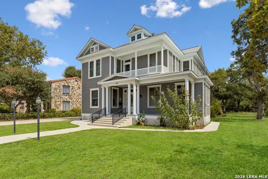 419 N River St, Seguin