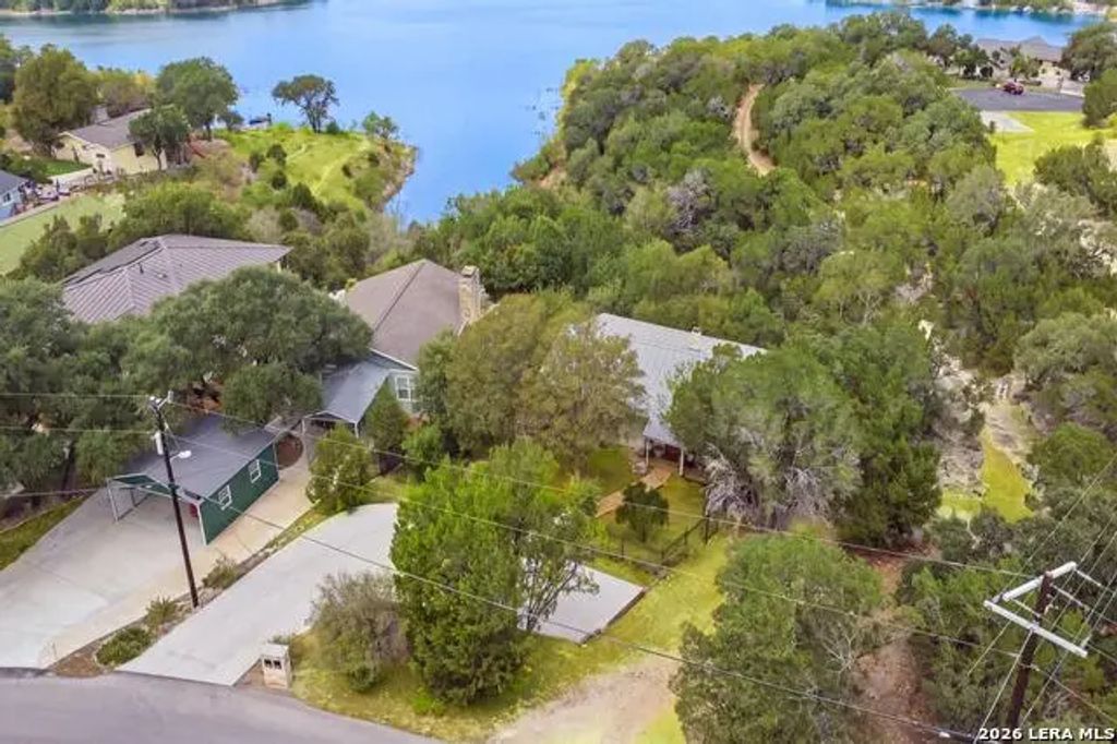 713 Cindy Dr, Canyon Lake