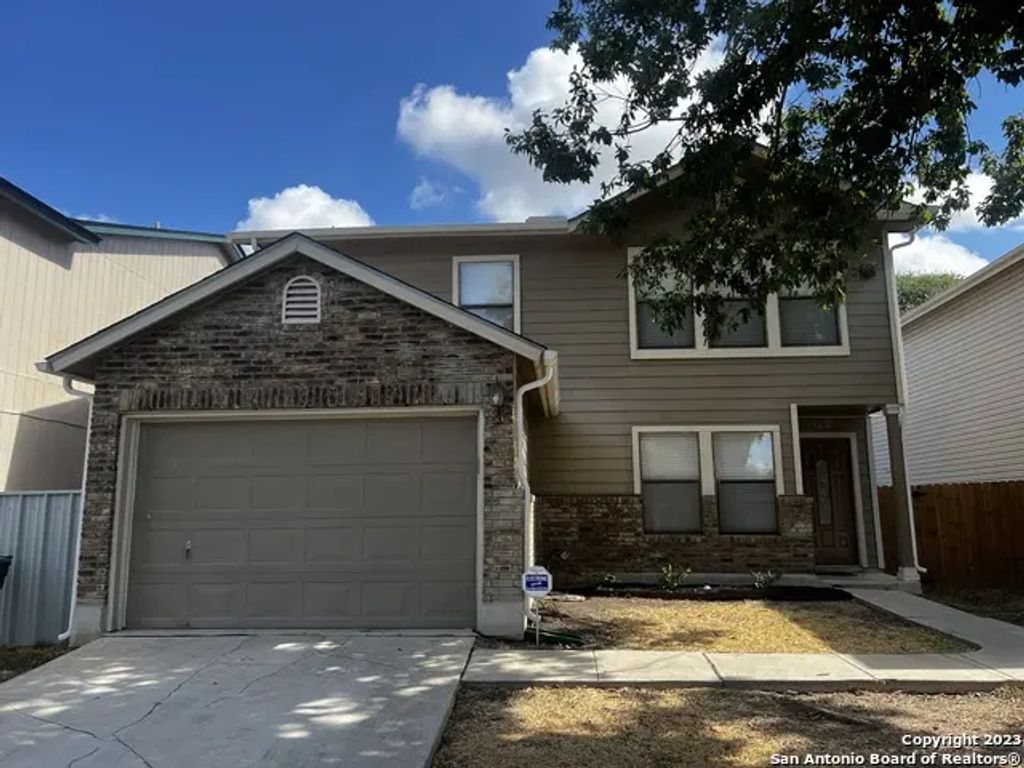 822 Meadow Dale, Converse