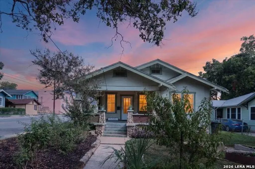 1039 W Russell Pl, San Antonio
