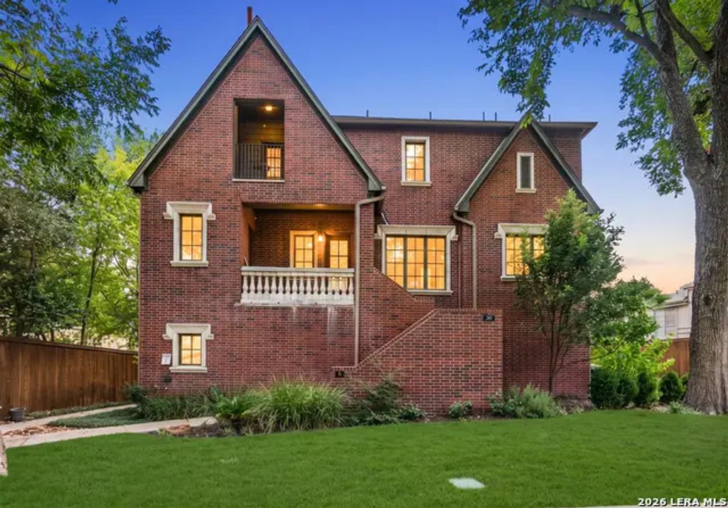 210 Arcadia Pl 4, San Antonio