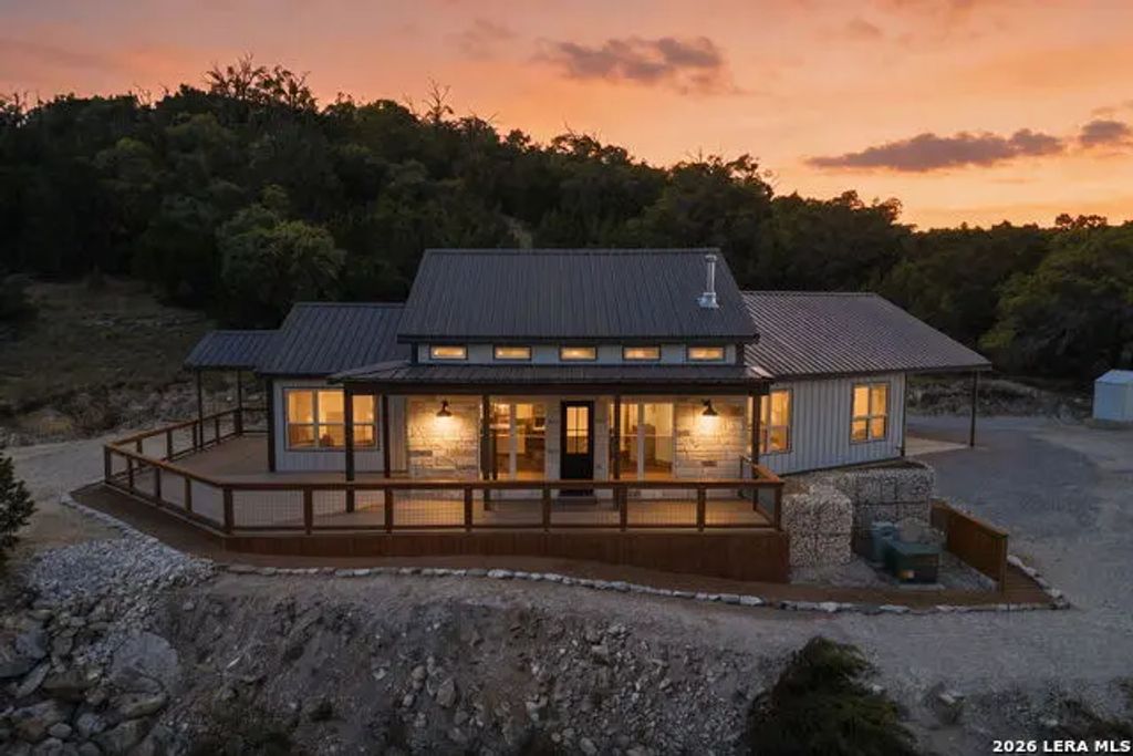 206 Valley Rd, Fredericksburg