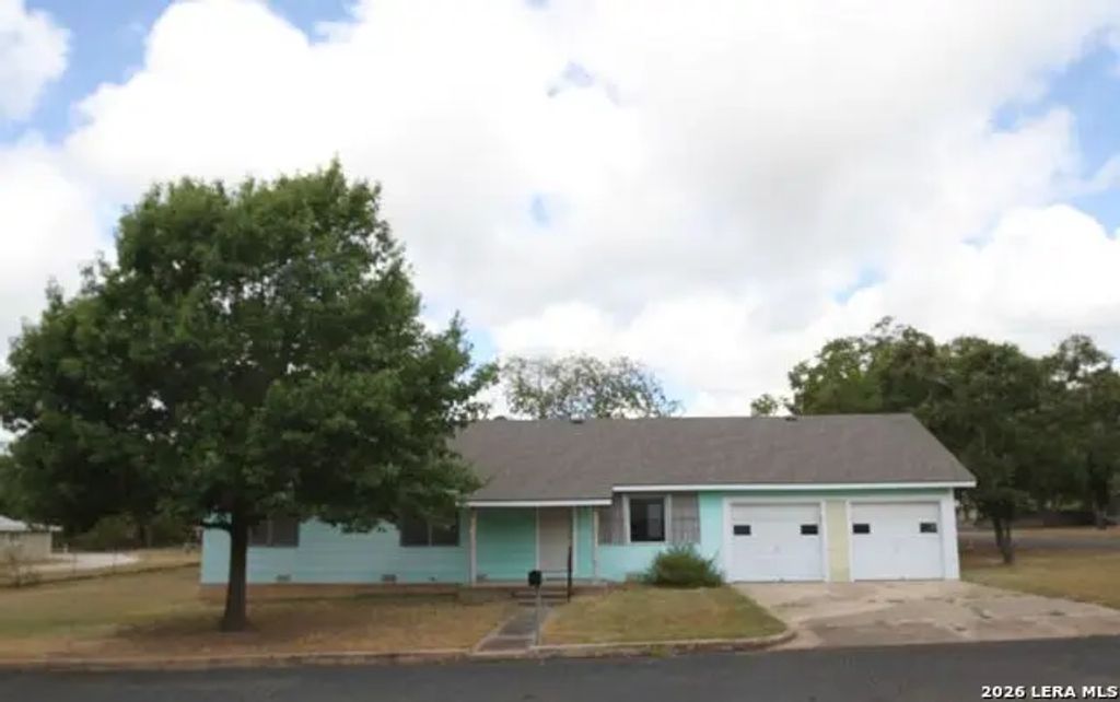 610 N Pine St, Fredericksburg
