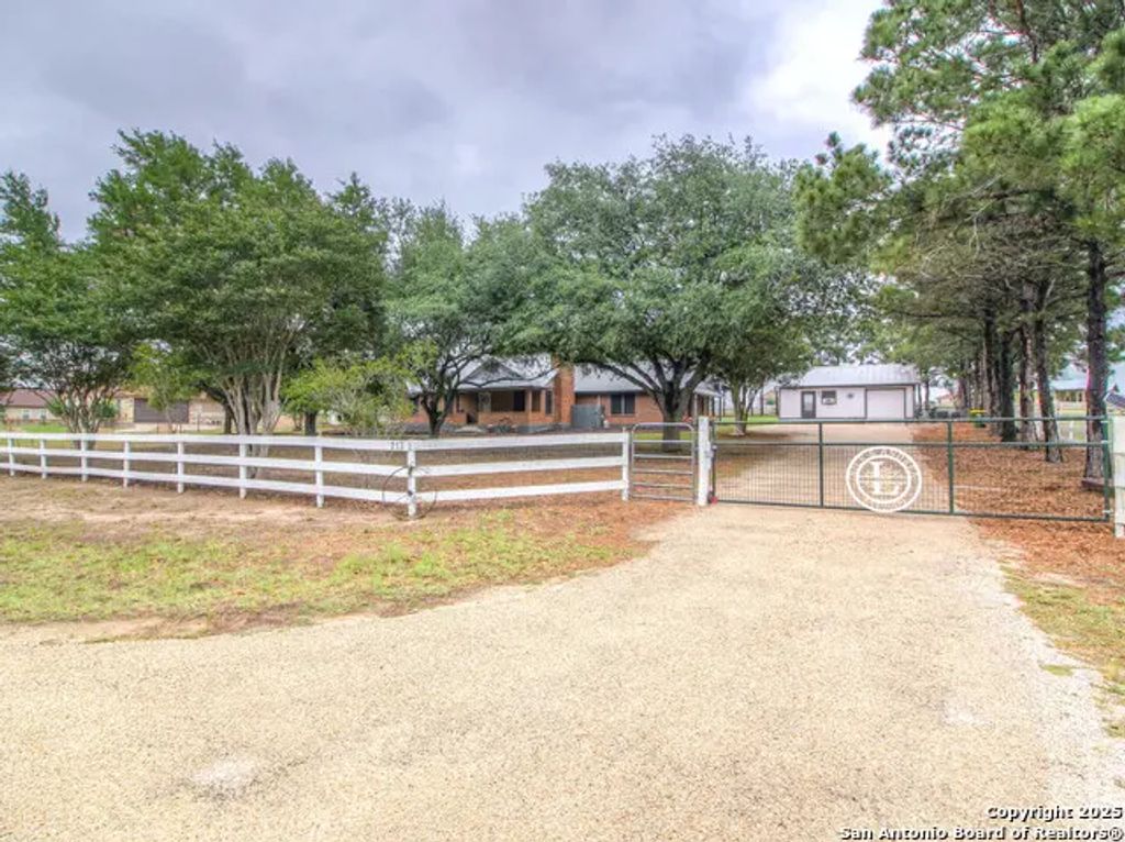 213 Bluebonnet Rdg, La Vernia