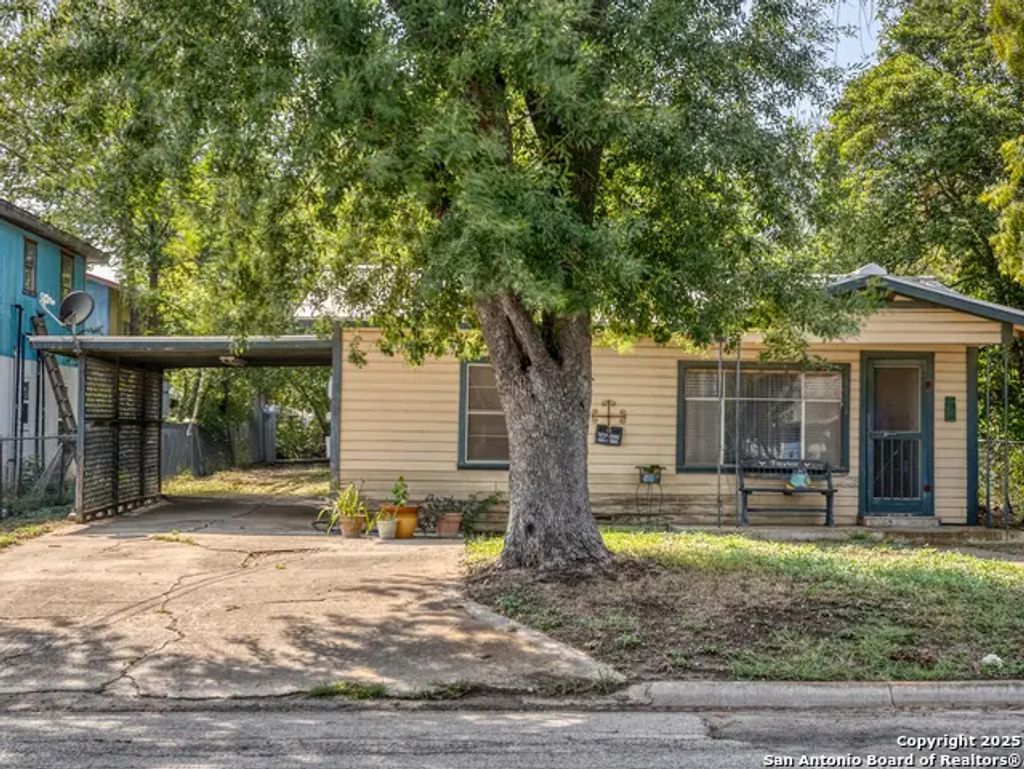 1104 Avenue S, Hondo