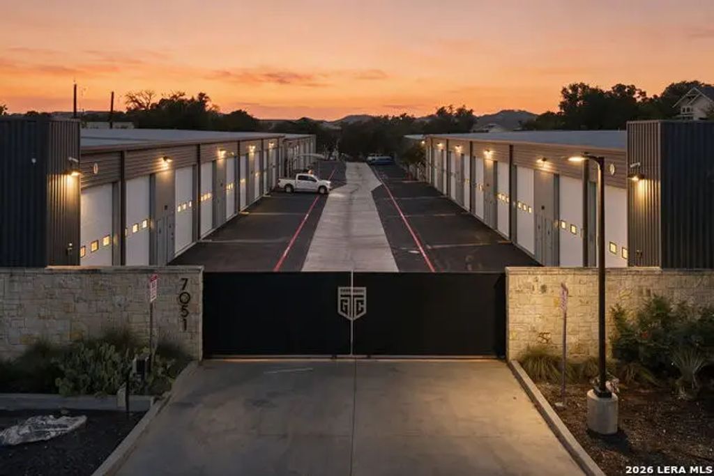 7051 Heuermann Rd # 409, San Antonio