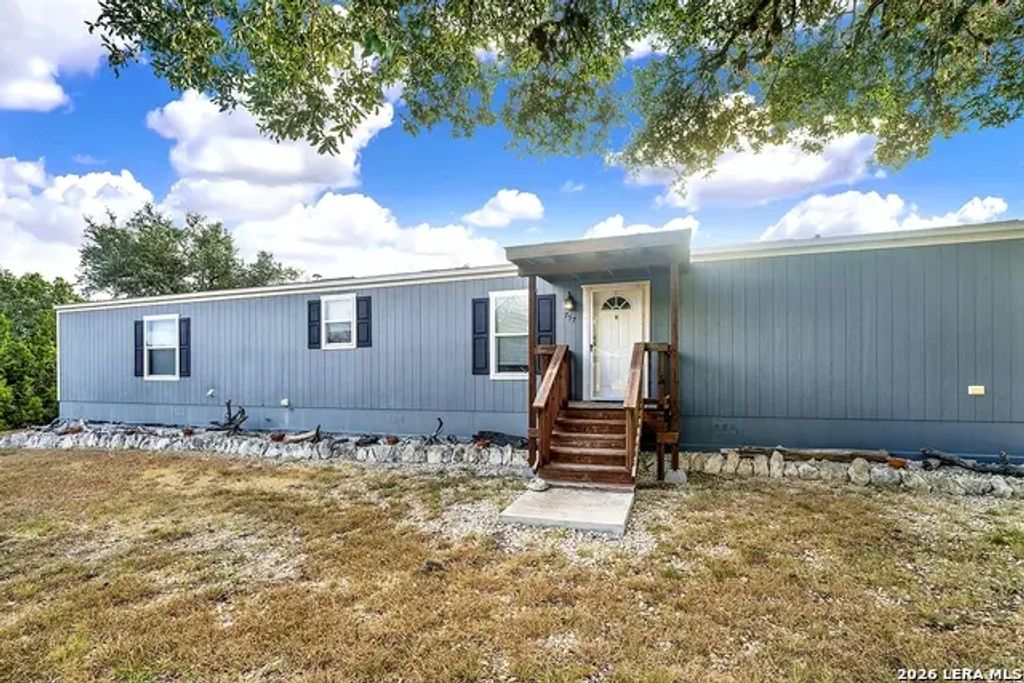 757 Private Road 1517, Bandera