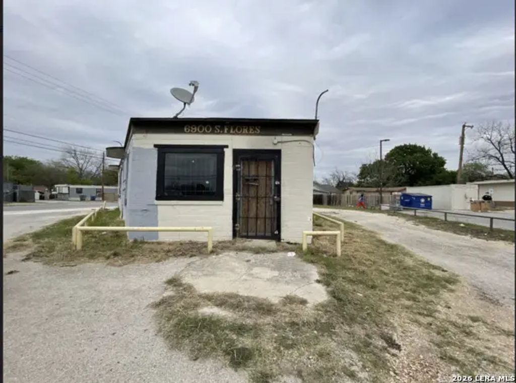 6900 S Flores, San Antonio