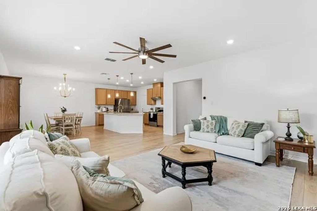 106 E Low Cascade Dr, Boerne