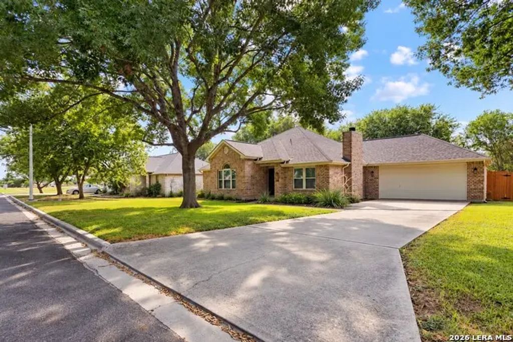 1935 Tiara Dr, New Braunfels