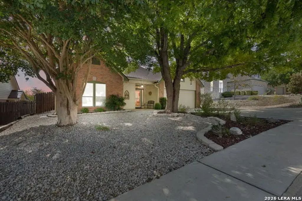 707 Oak Hollow Dr, Kerrville
