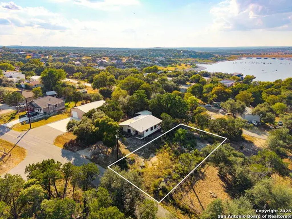 617 Canyon Edge, Canyon Lake