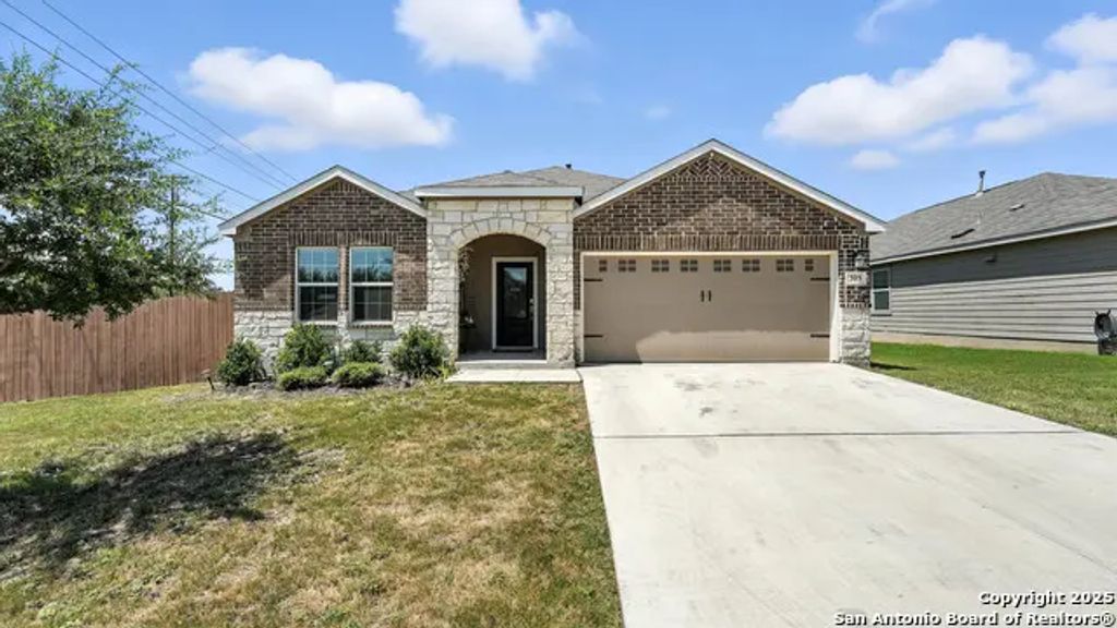 305 N Kowald Ln, New Braunfels