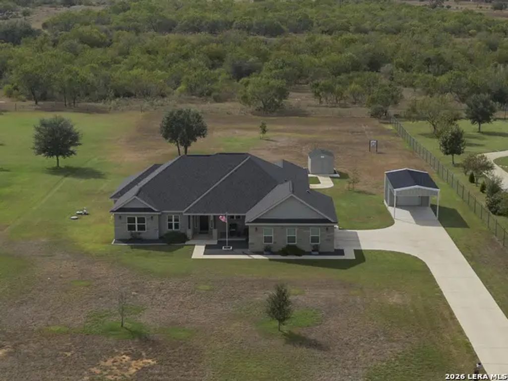 2741 County Road 357, La Vernia