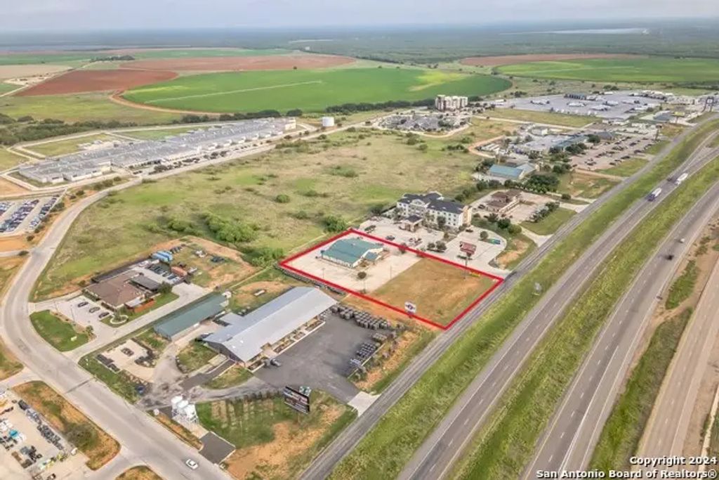 410 S Interstate 35, Pearsall