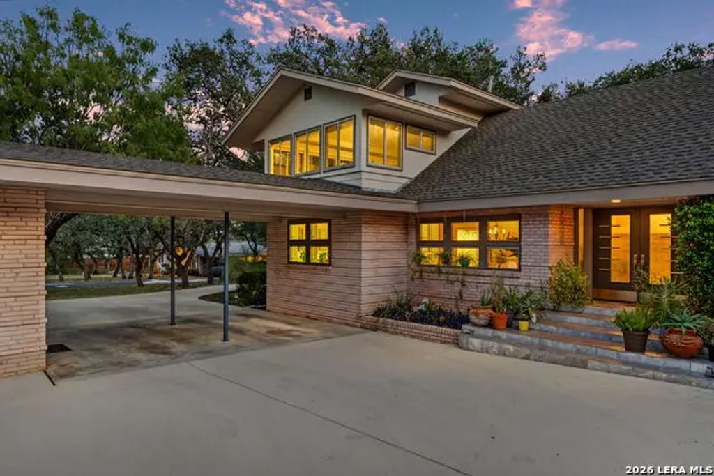 106 Mecca Dr, Hollywood Park