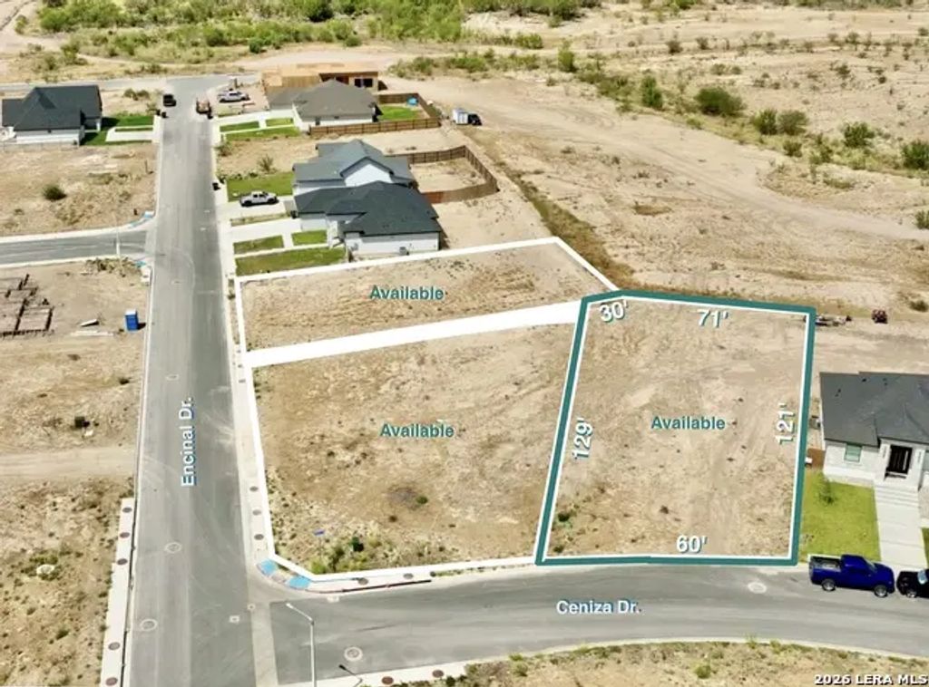 807 Ceniza Dr, Eagle Pass