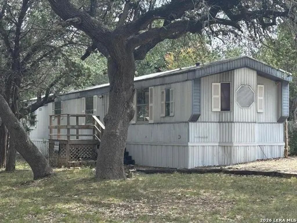7714 Whartons Dock Rd, Bandera