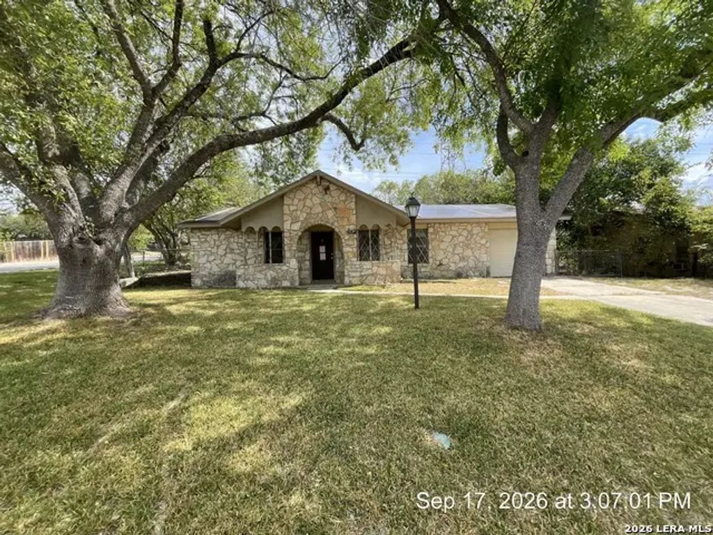 7422 Valley Oak St, Live Oak