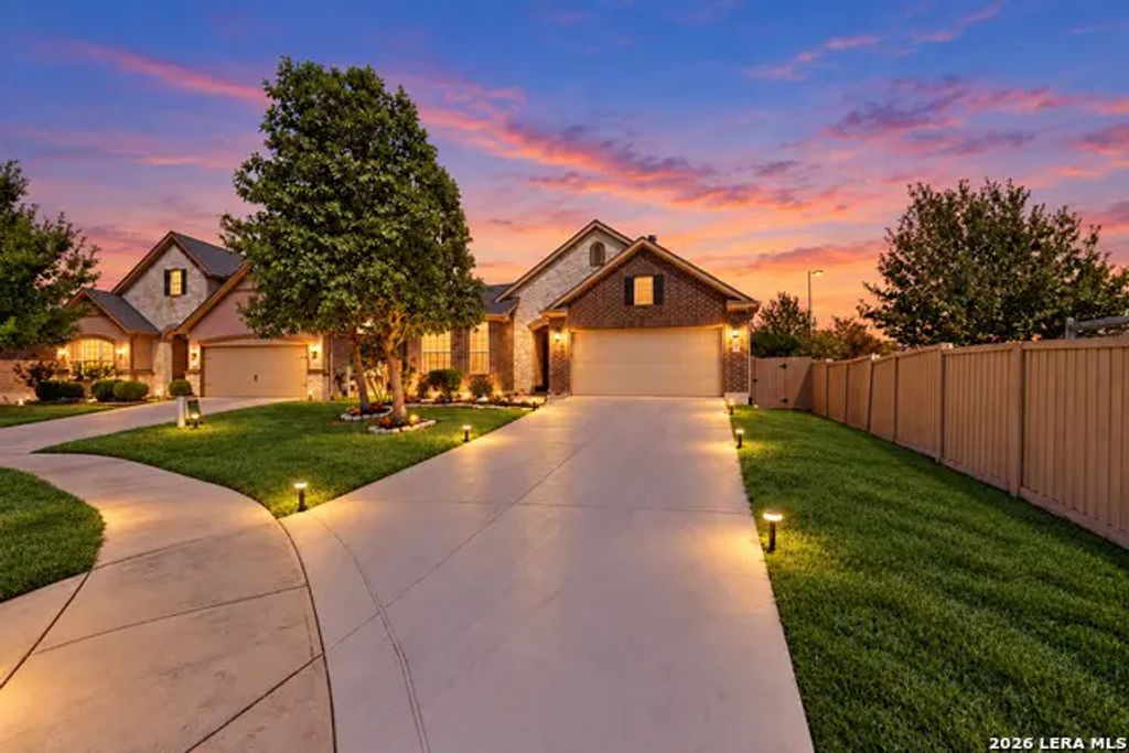 204 Antrium, Cibolo