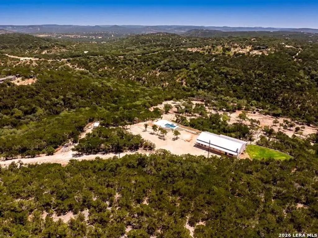 225 Arrowhead Ln, Pipe Creek
