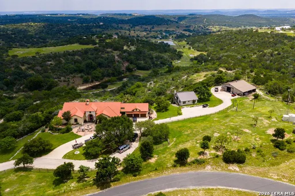 370 Ranch House Rd, Kerrville