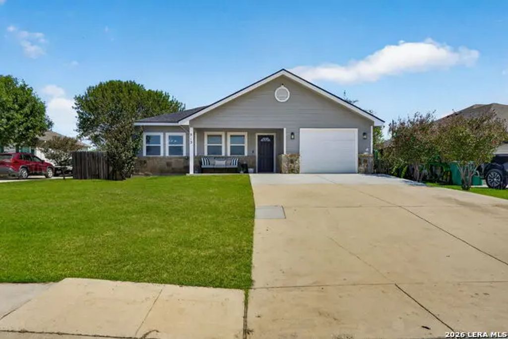 515 Indian Xing, Jourdanton