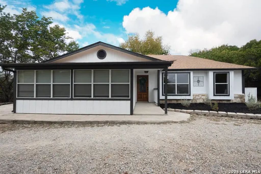 102 Sparrow Hawk Trl, Boerne
