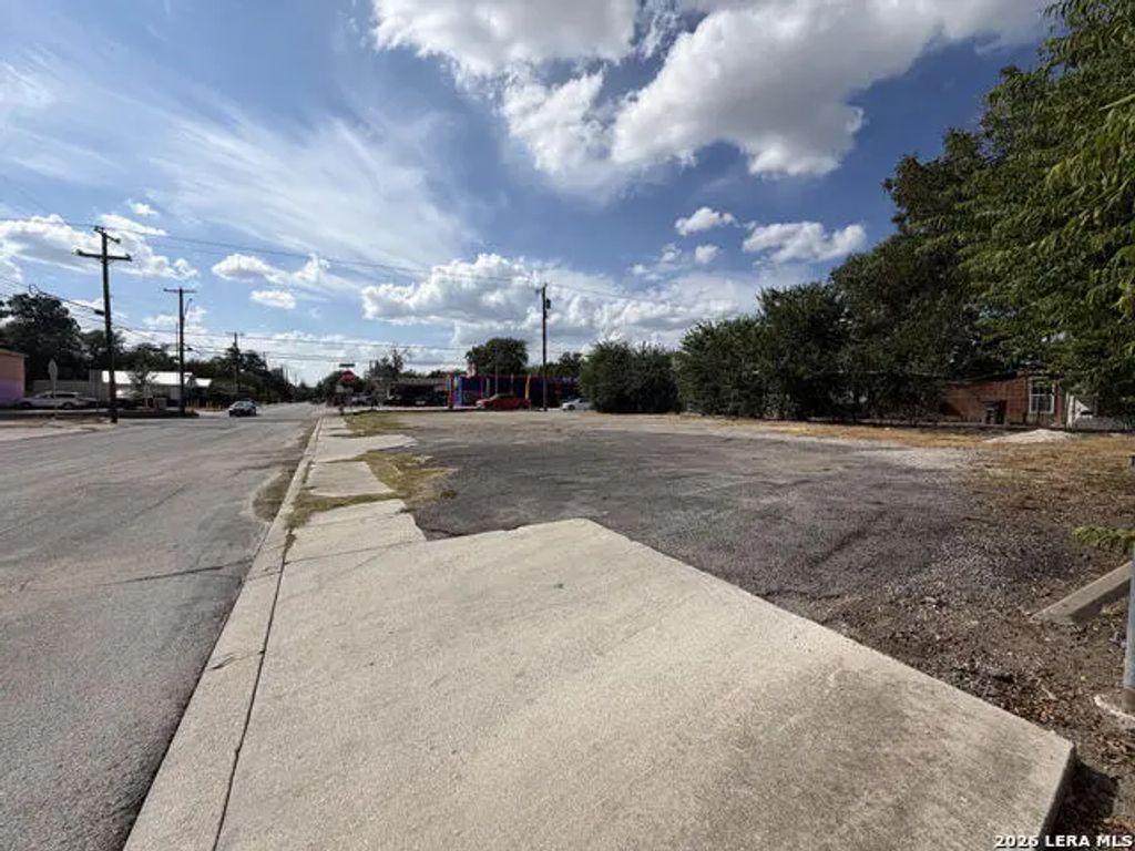 1018 Pleasanton, San Antonio