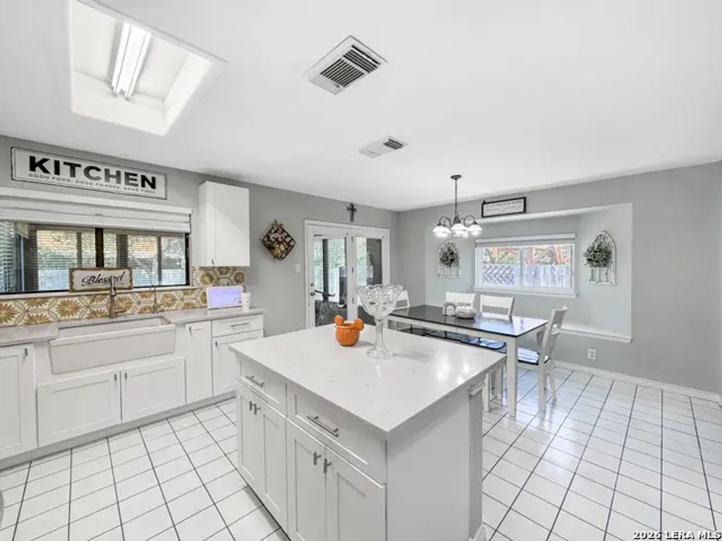 7254 Autumn Park, San Antonio