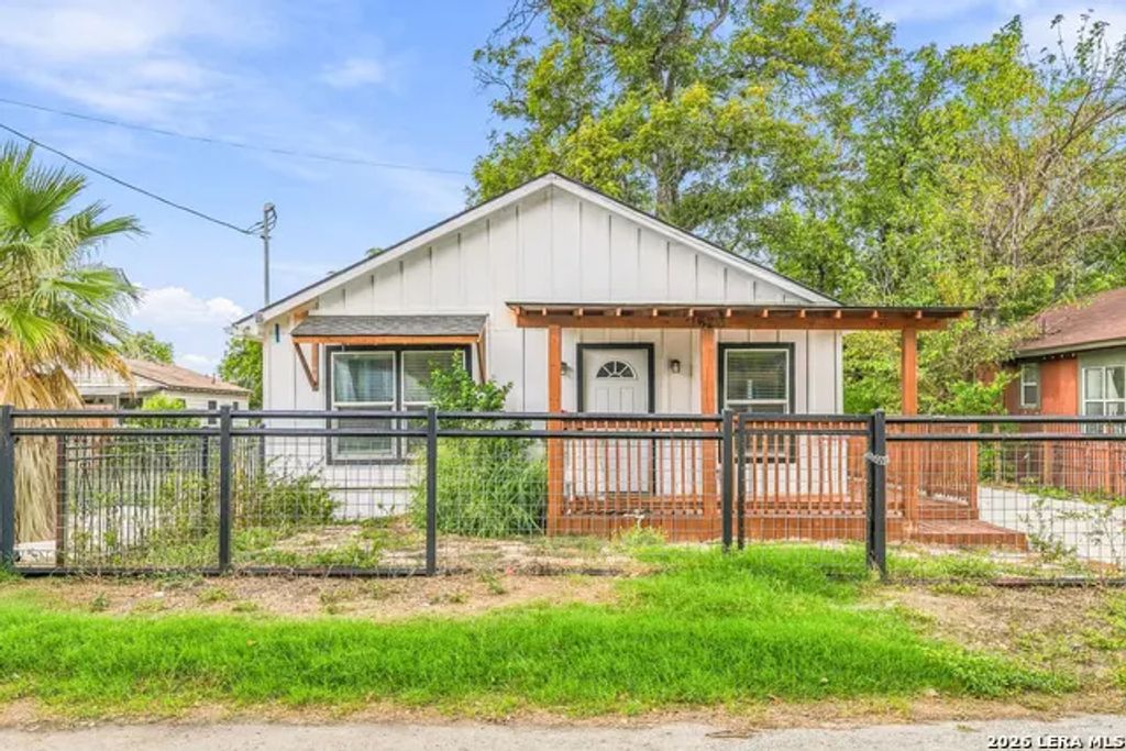 1623 N Center St, San Antonio