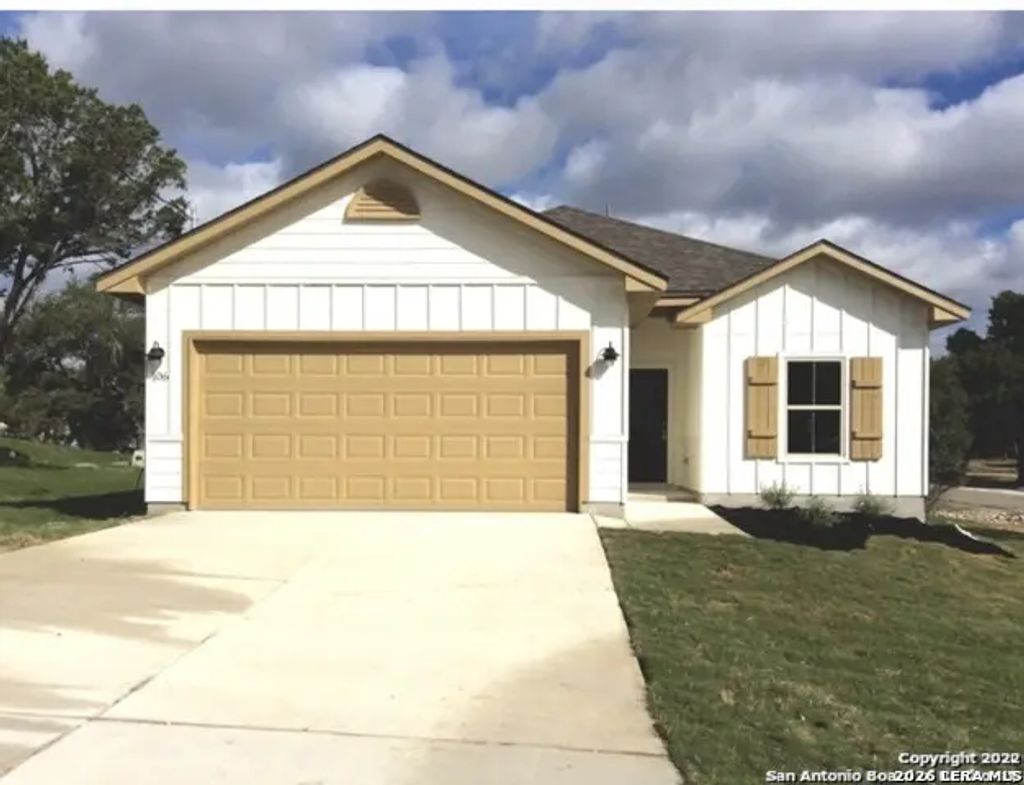 106 Lakeview Ct, Spring Branch