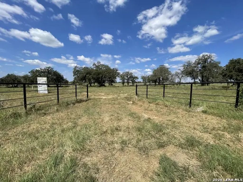 307 County Road 331, Floresville