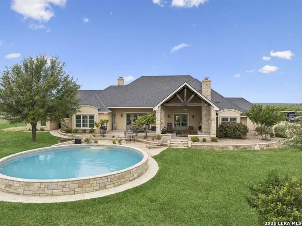 15901 Fm 2402, Paint Rock