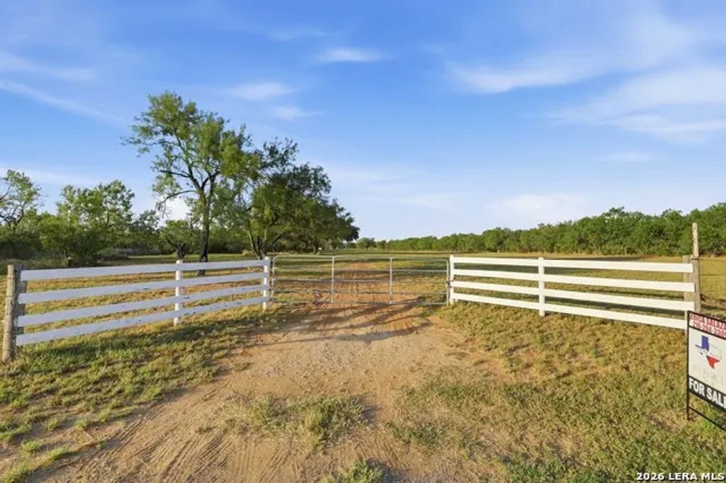 1415 Vaness, Poteet