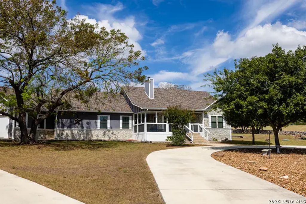 219 Victoria Dr, Kerrville