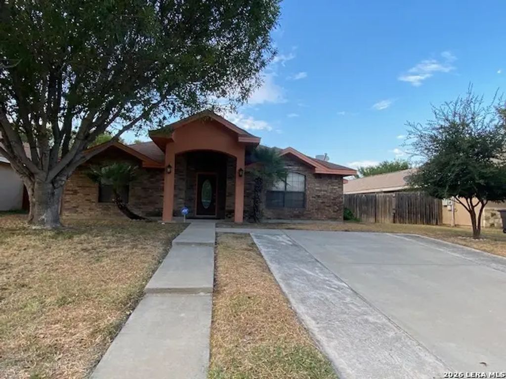 257 Paso Caballero, Eagle Pass