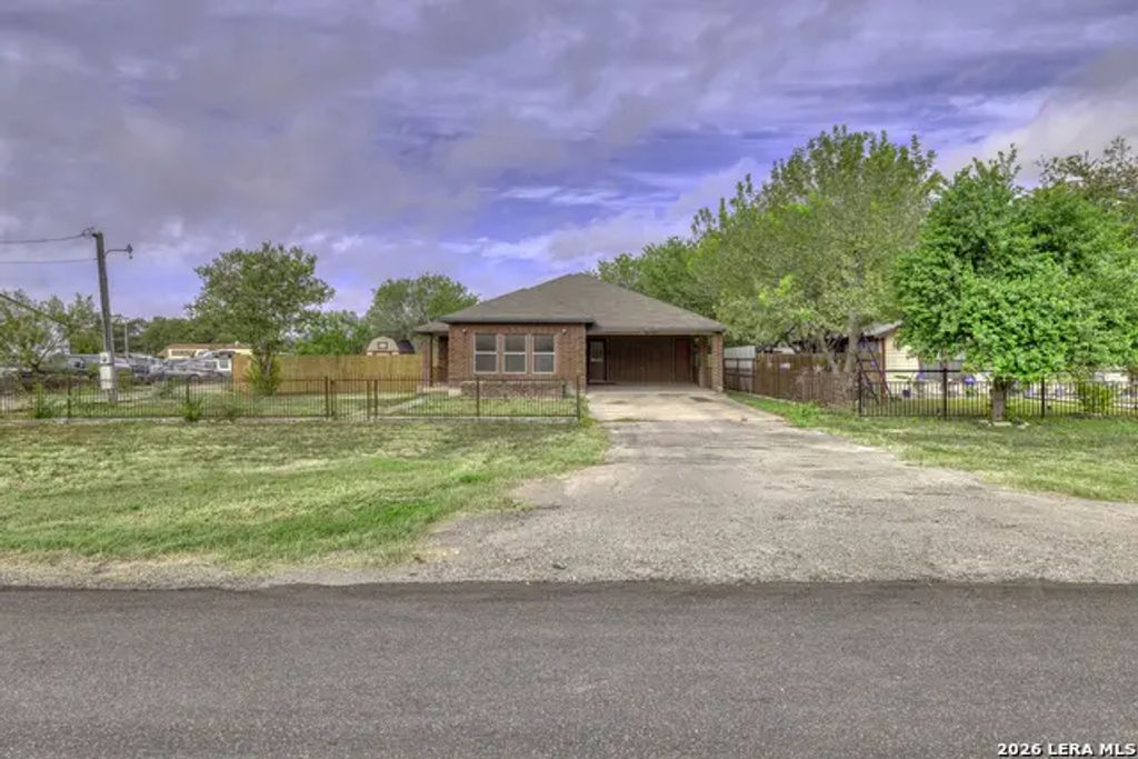 2211 N Knox St, Uvalde