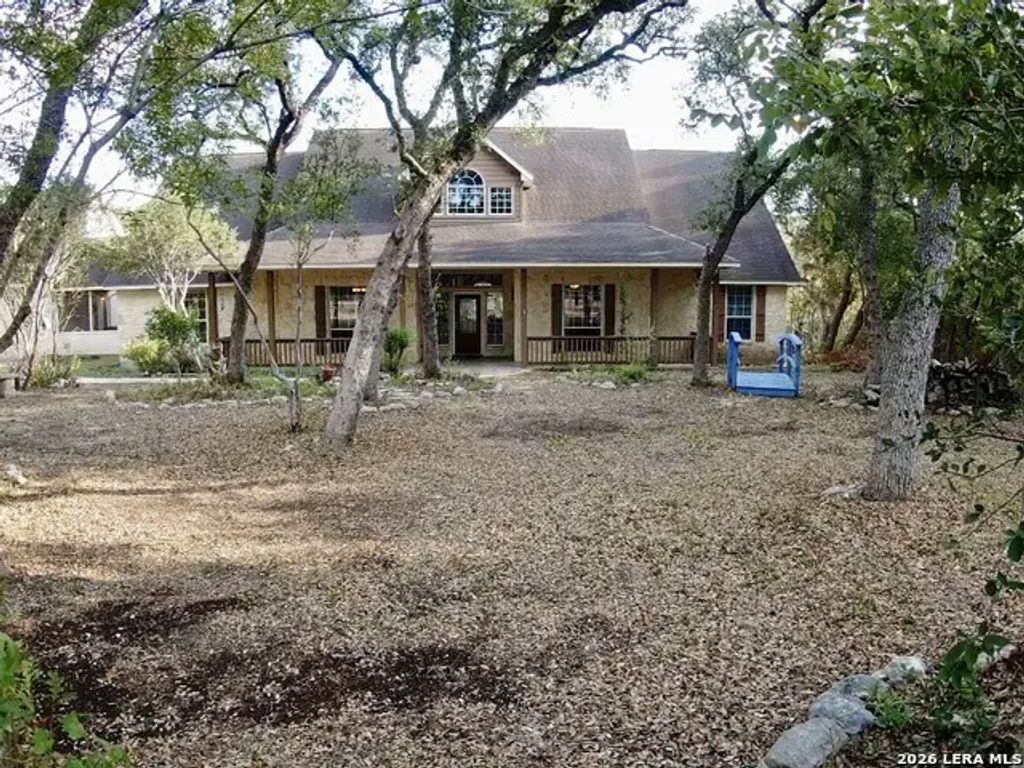 705 County Road 2763, Mico