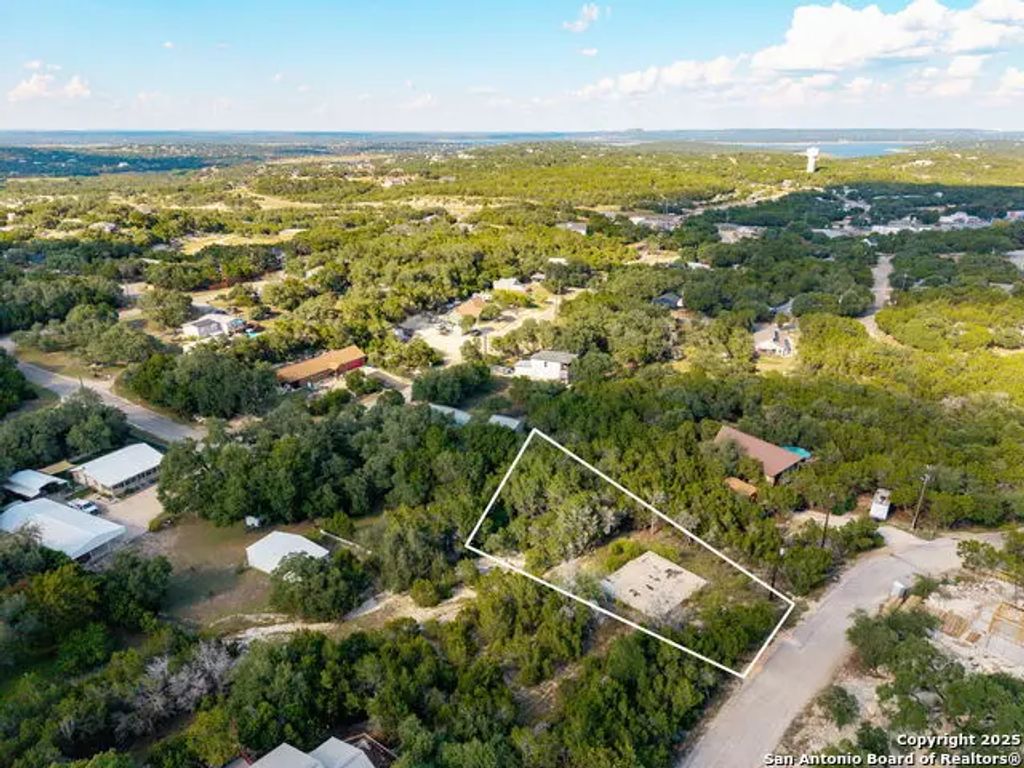 651 Valley Rdg, Canyon Lake