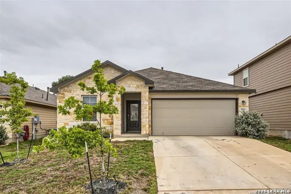 5551 Stormie Keep, San Antonio